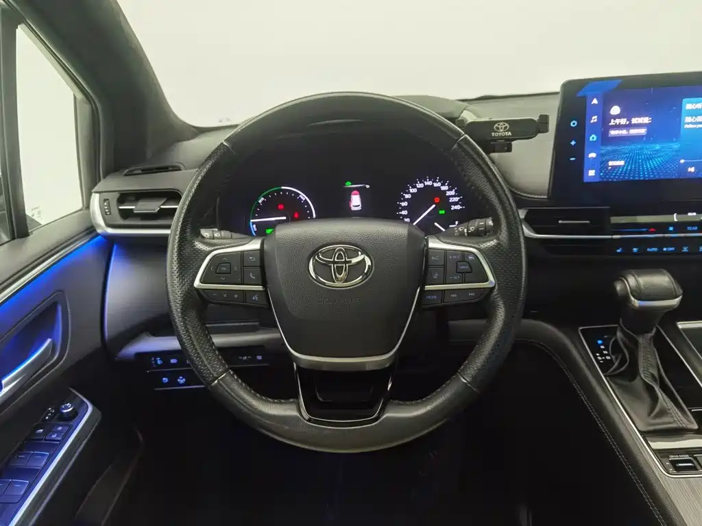 Photo 11 - Toyota Sienna
