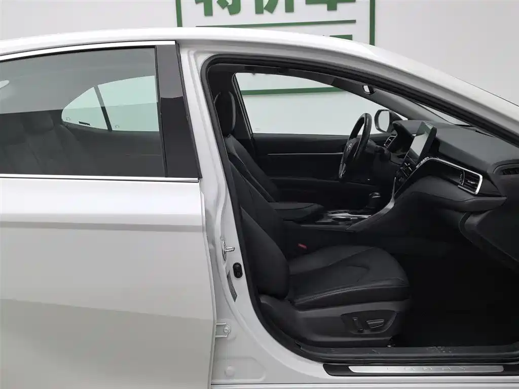 Toyota Camry 2023 2.5G Luxury Edition фото 23