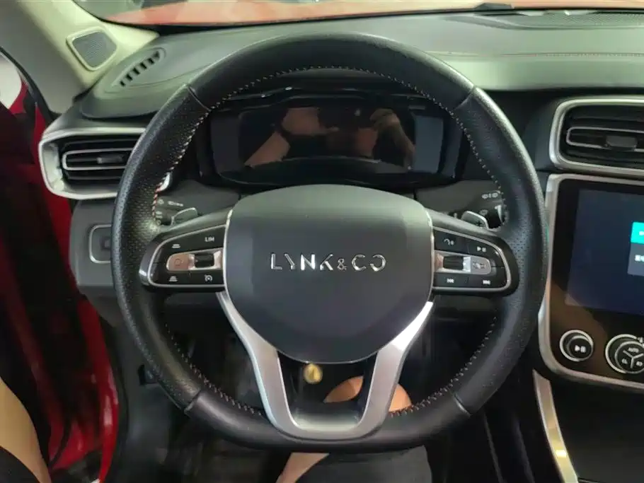 Lynk & Co 01 2017 2.0T AWD Pro фото 15