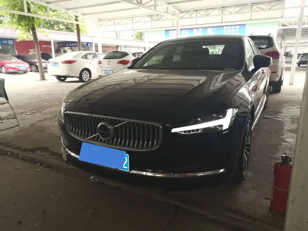 Volvo S90 2024 2024 B5 Momentum Luxury Edition