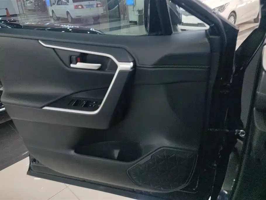 Toyota Wildlander 2022 2.0L CVT AWD Luxury PLUS Edition фото 7