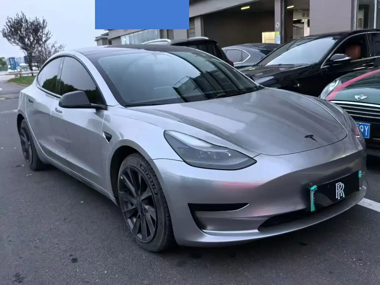 TESLA MODEL 3