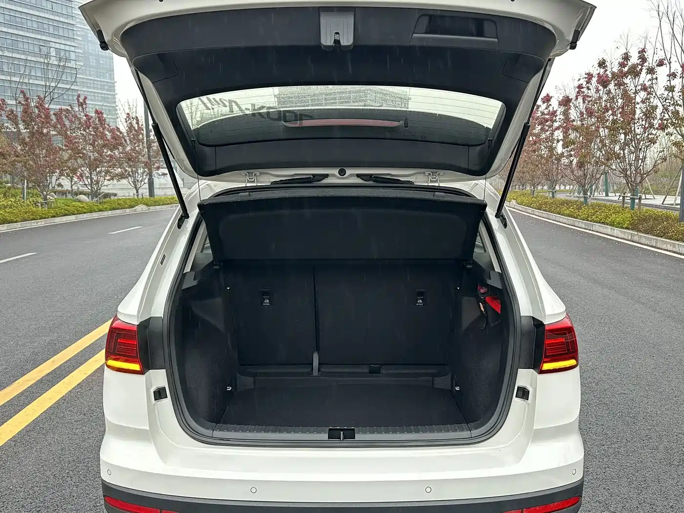 Volkswagen Tharu 2022 280TSI FWD Luxury Edition фото 10