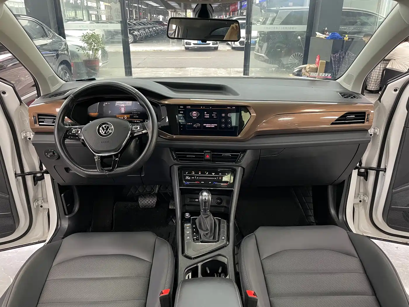 Volkswagen Tharu 2022 280TSI FWD Luxury Edition фото 8