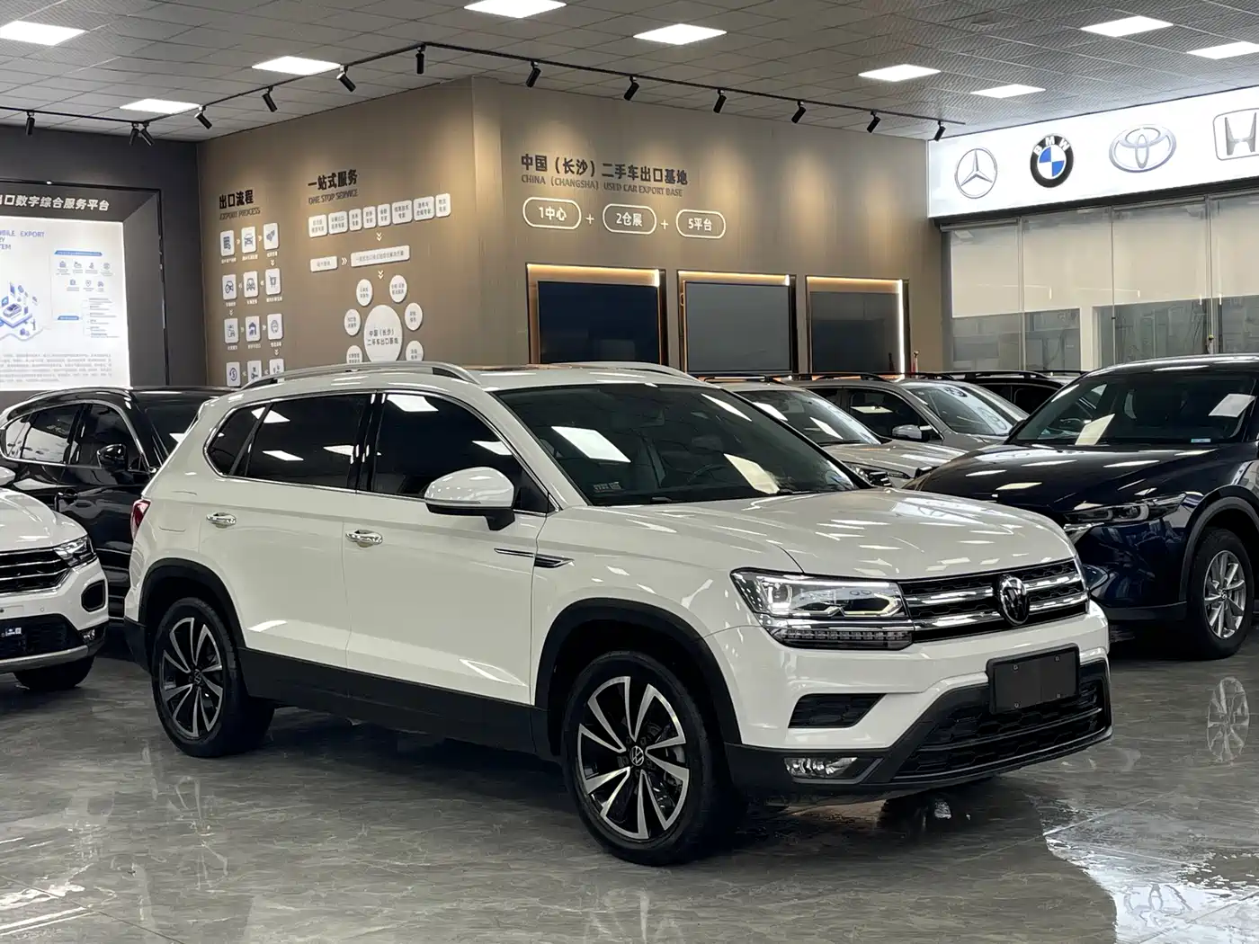 Volkswagen Tharu 2022 280TSI FWD Luxury Edition фото 3