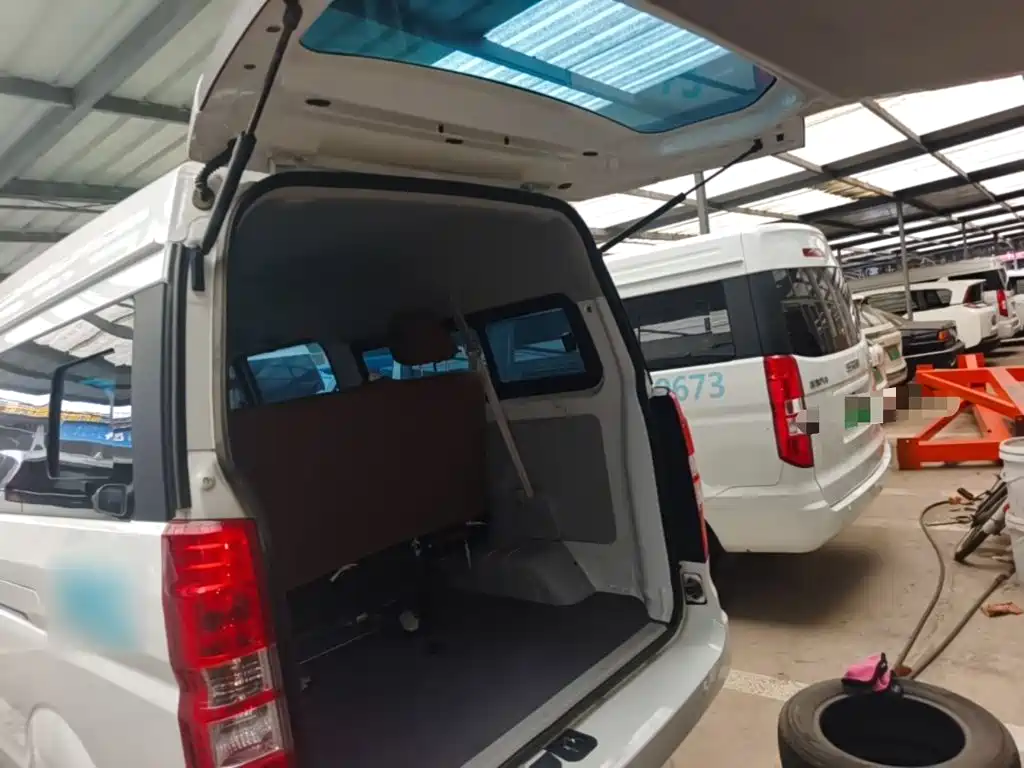 SRM Xinyuan Good Luck 2024 2023 Standard Passenger Vehicle