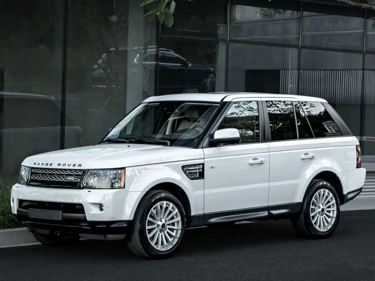 Land Rover Range Rover Sport 2013 2012 5.0 NA V8 HSE