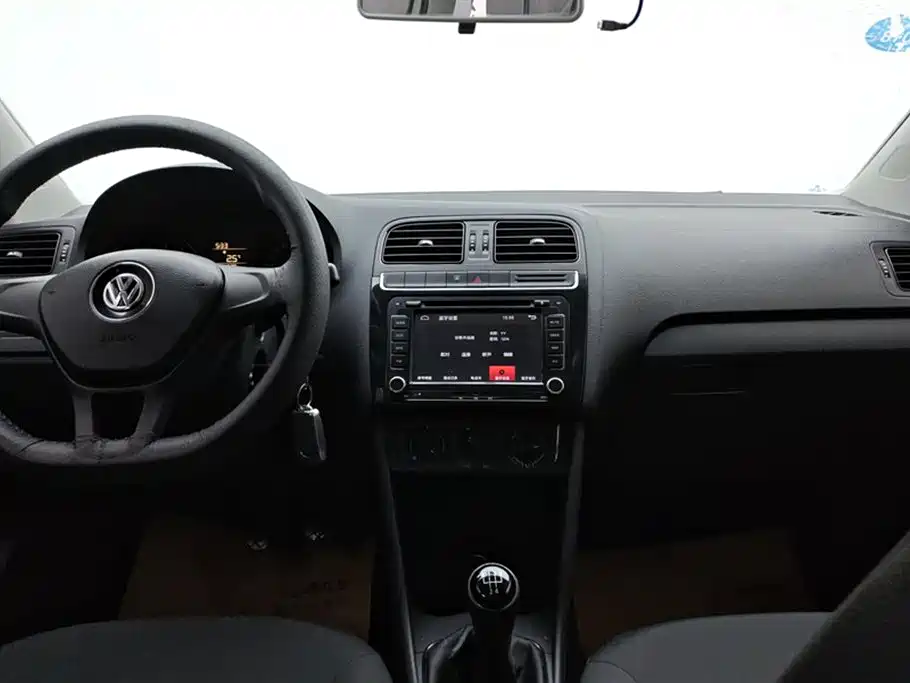 Volkswagen Polo 2014 1.4L Manual Trend Edition фото 13
