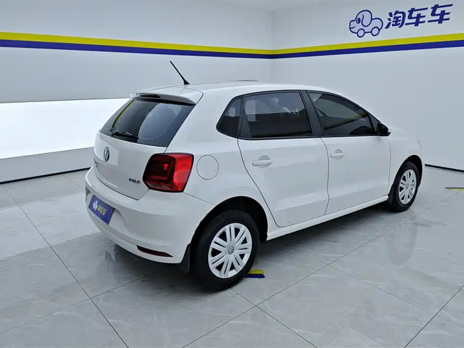 Volkswagen Polo 2014 1.4L Manual Trend Edition фото 3