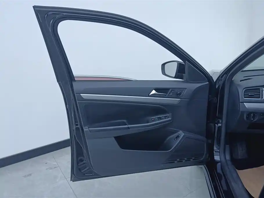 Volkswagen Lavida 2017 1.6L Automatic Trend Edition фото 7