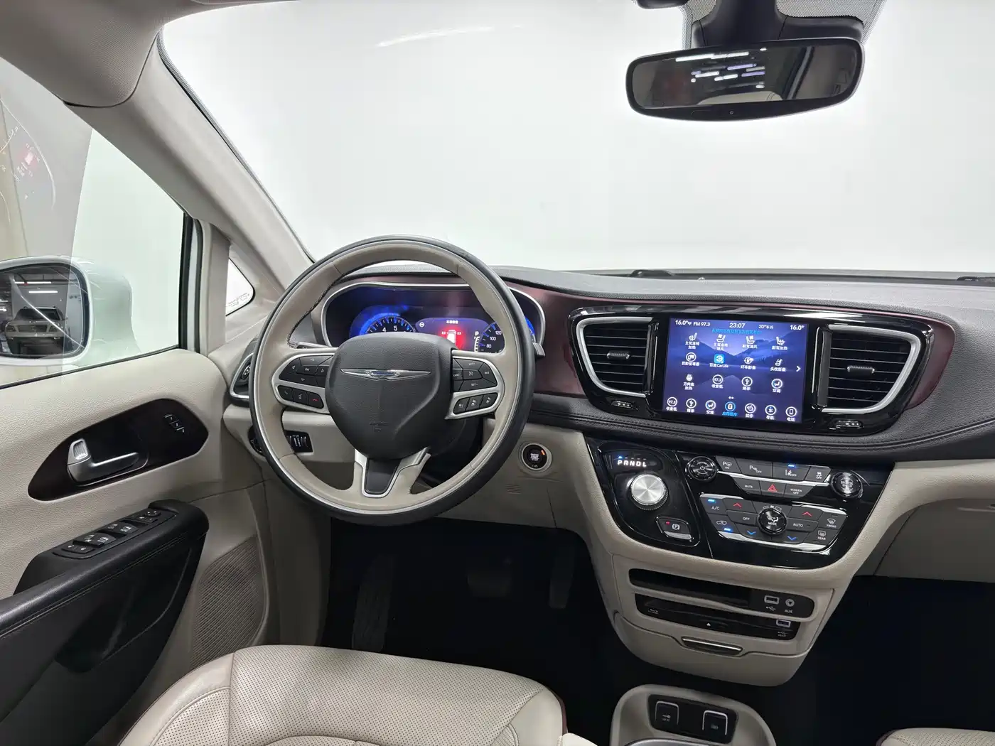 Chrysler Pacifica 2019 2017 3.6L Premium Edition