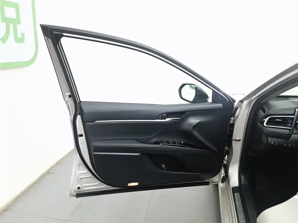Toyota Camry 2021 2.5G Luxury Edition фото 8