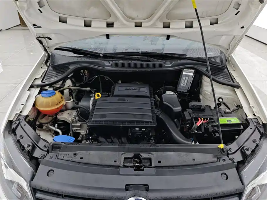 Volkswagen Polo 2014 1.4L Manual Trend Edition фото 10