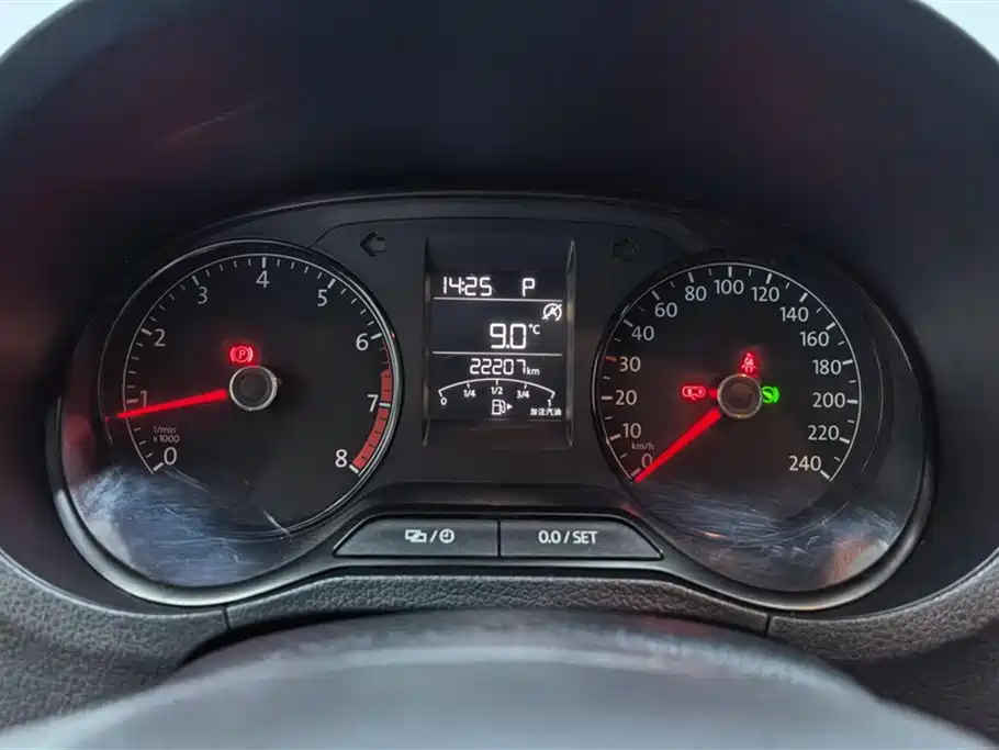 Volkswagen Polo 2018 1.5L Auto Safe Drive фото 14