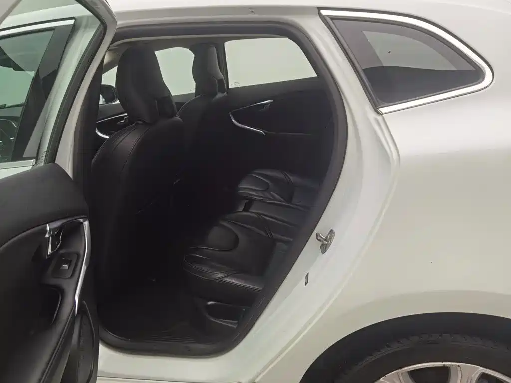 Photo 15 - Volvo V40