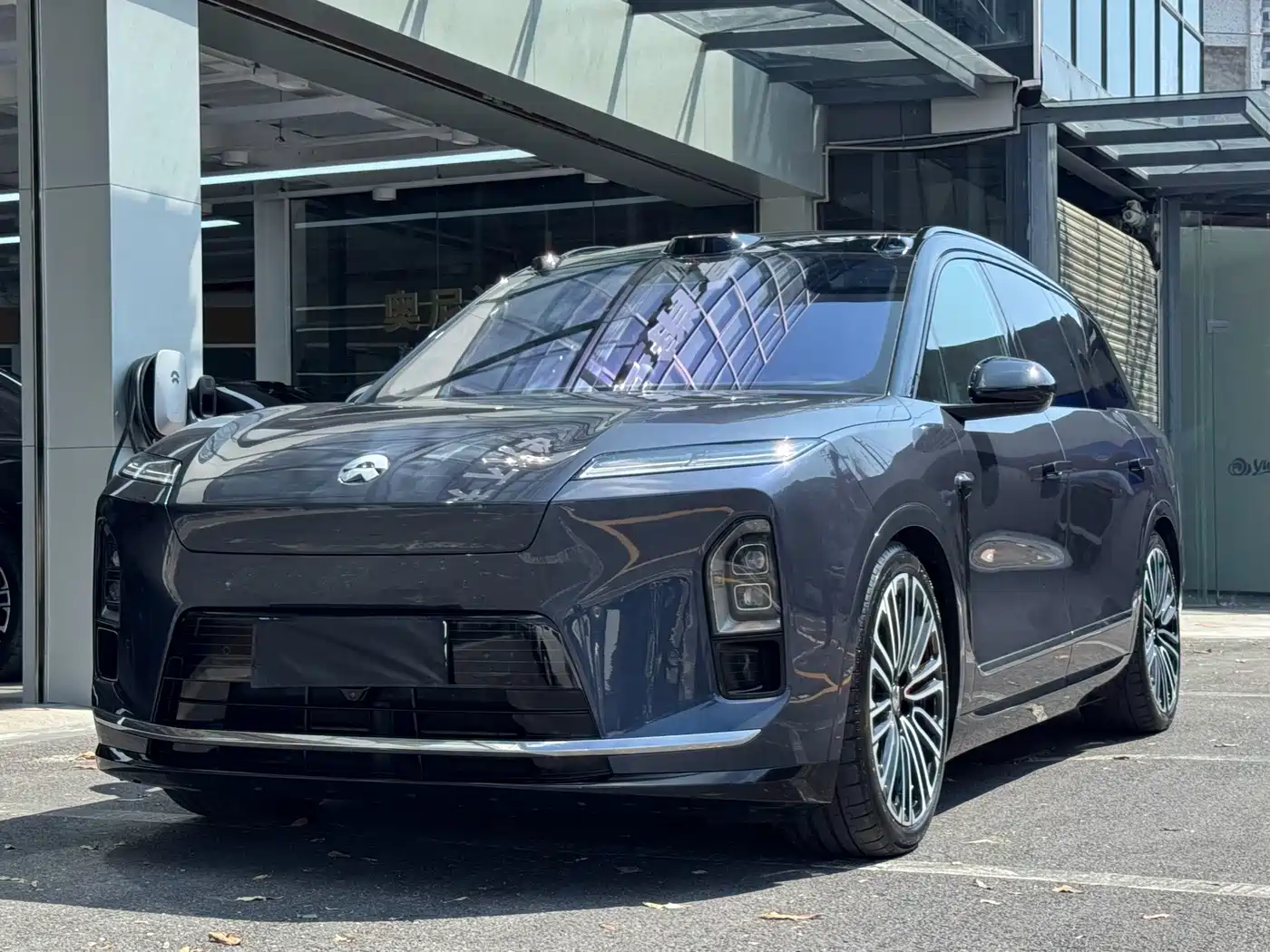 Nio ES8