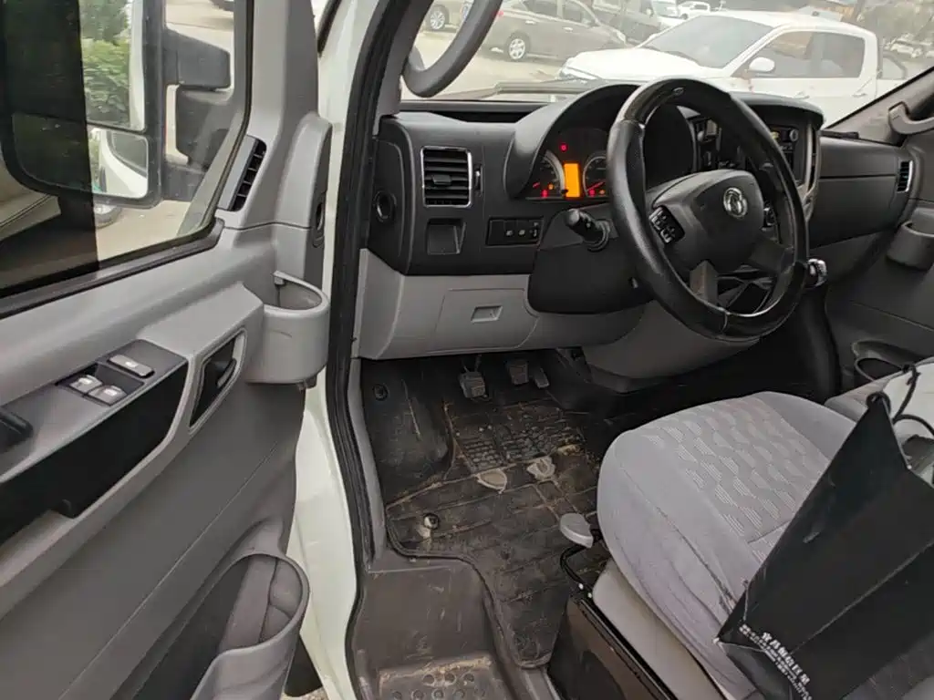 Dongfeng Yufeng Yufeng 2021 2020 2.3T Economy Logistics Vehicle Long Wheelbase High Roof 5-9 Seats WP2.3