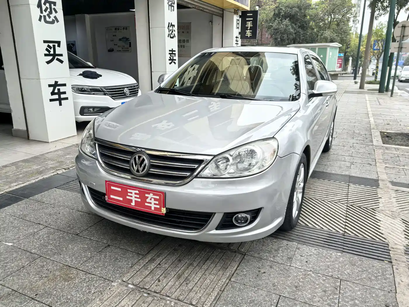 Volkswagen Lavida 2011 1.6L Automatic Pinya Edition фото 4