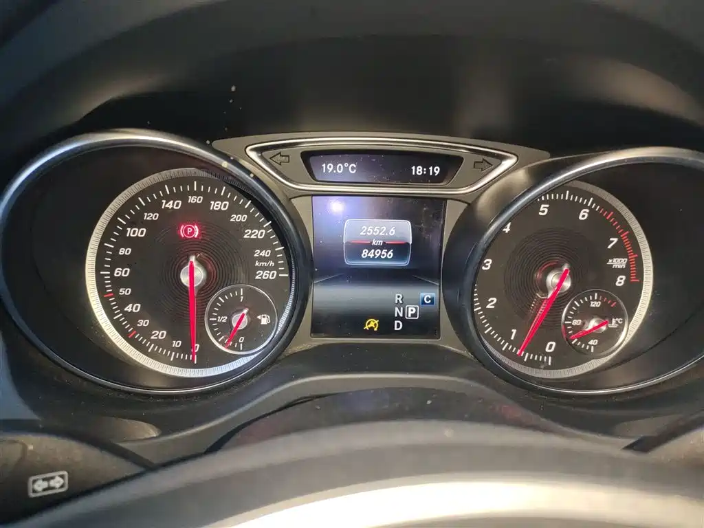 Mercedes-Benz GLA 2017 GLA 200 Dynamic фото 12