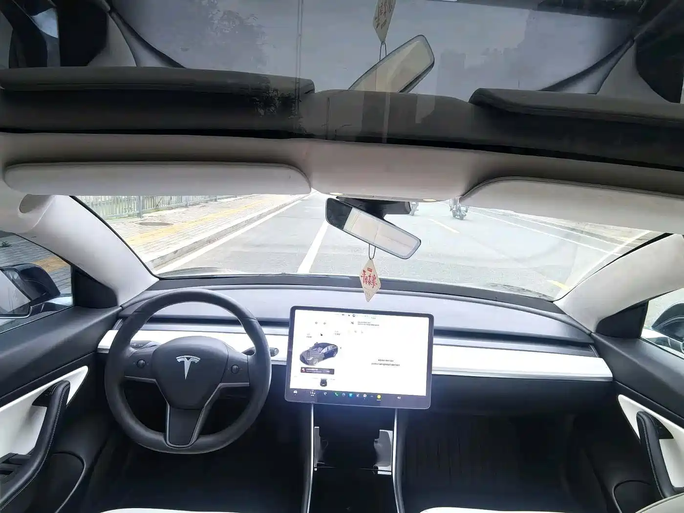 Фото 12 - Tesla Model 3