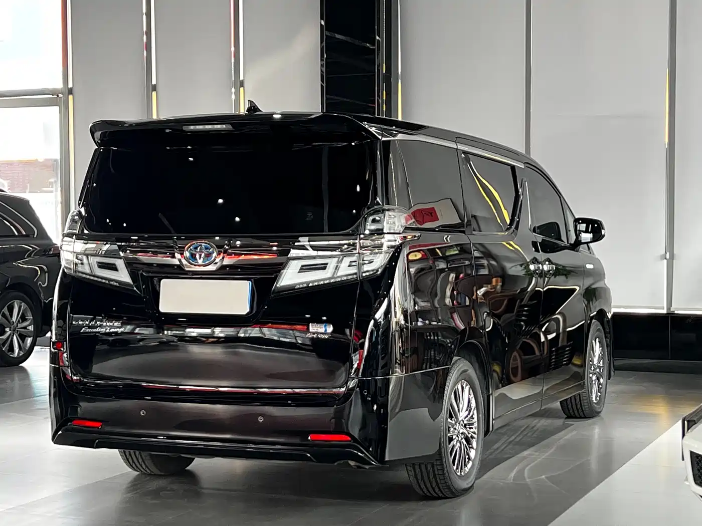 Toyota Vellfire 2021 Crown Hybrid 2.5L HV Premium Edition фото 15