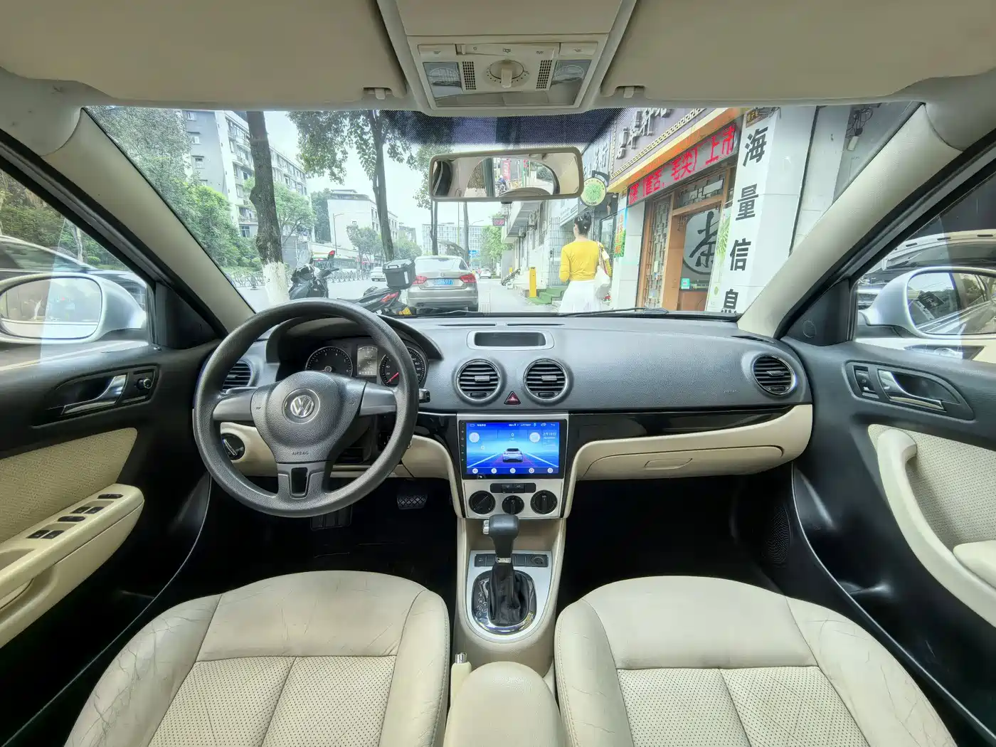 Volkswagen Lavida 2011 1.6L Automatic Pinya Edition фото 9