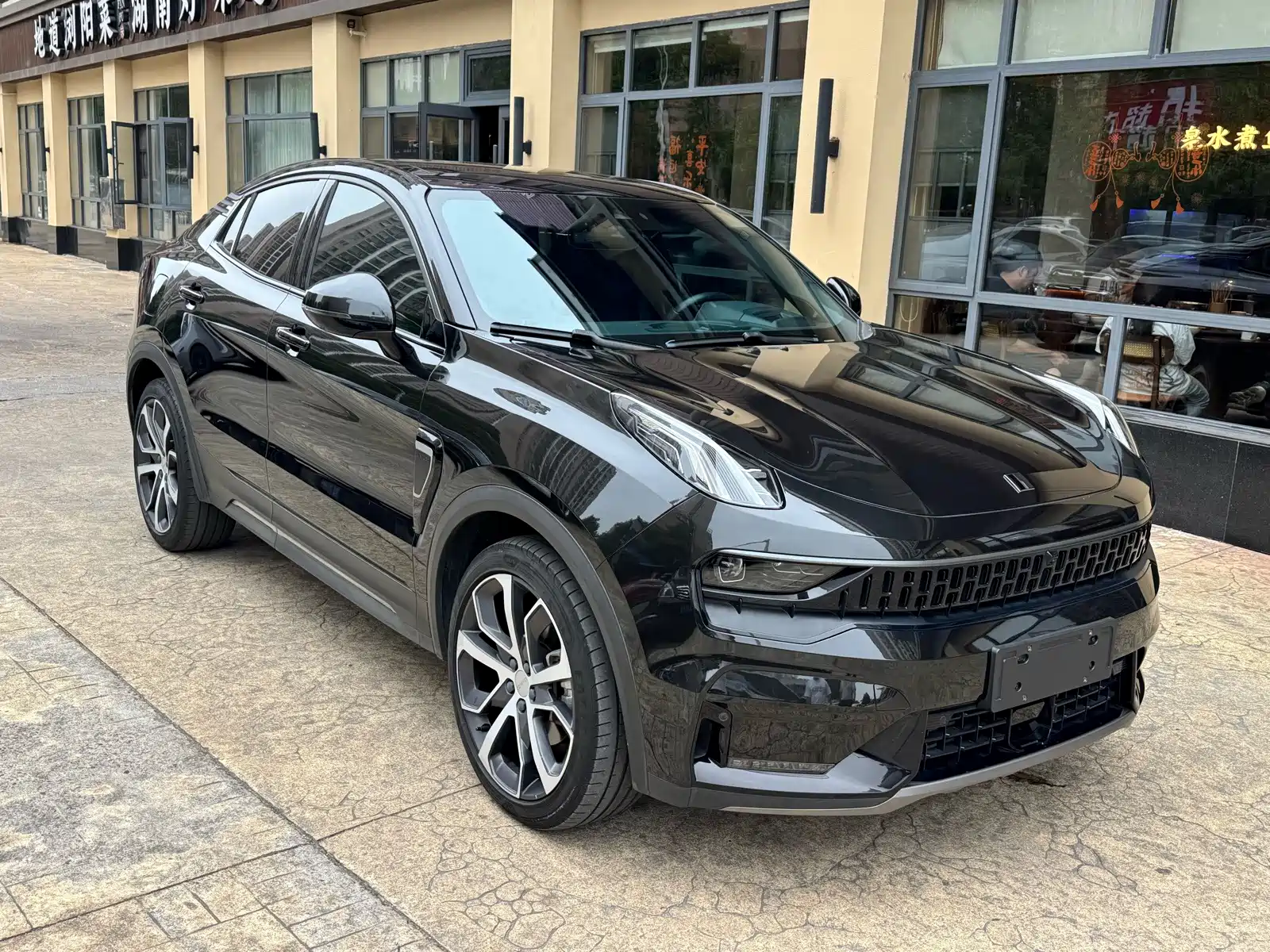 Фото 3 - Lynk & Co 05