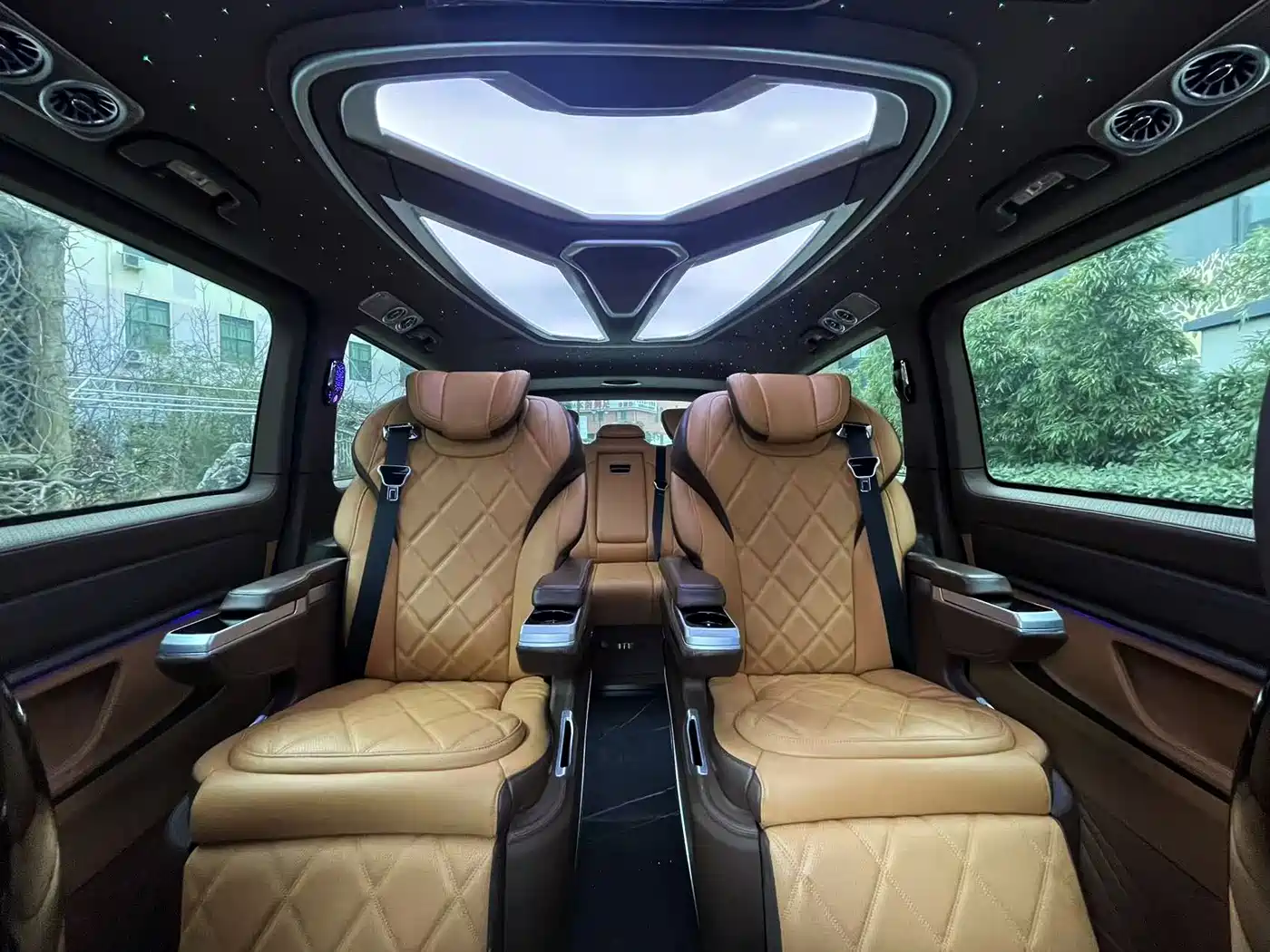 Mercedes-Benz Vito 2023 2.0T Business 7-Seater фото 9