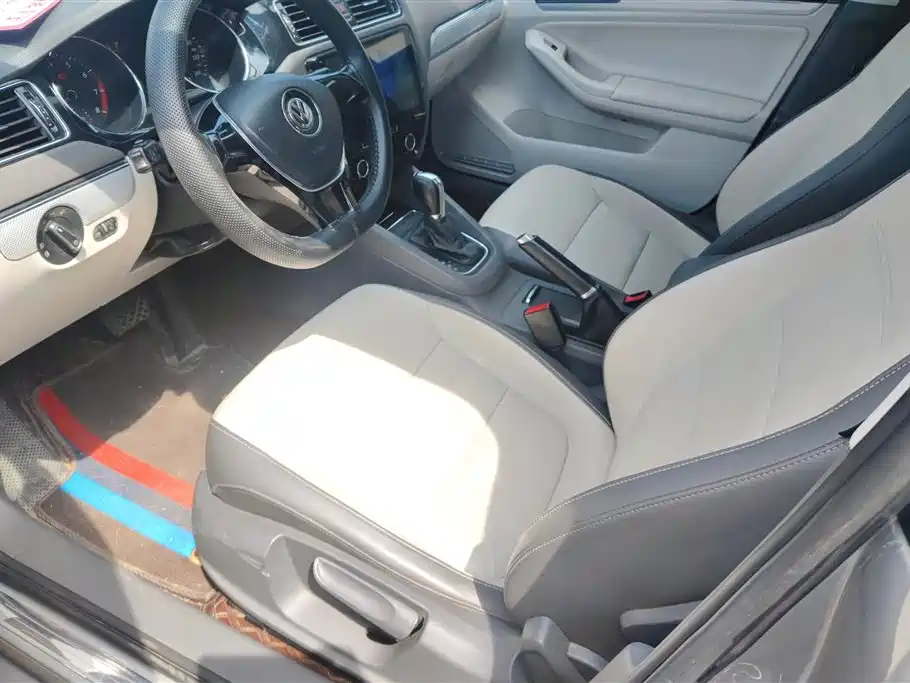 Volkswagen Sagitar 2015 230TSI Automatic Comfort фото 9