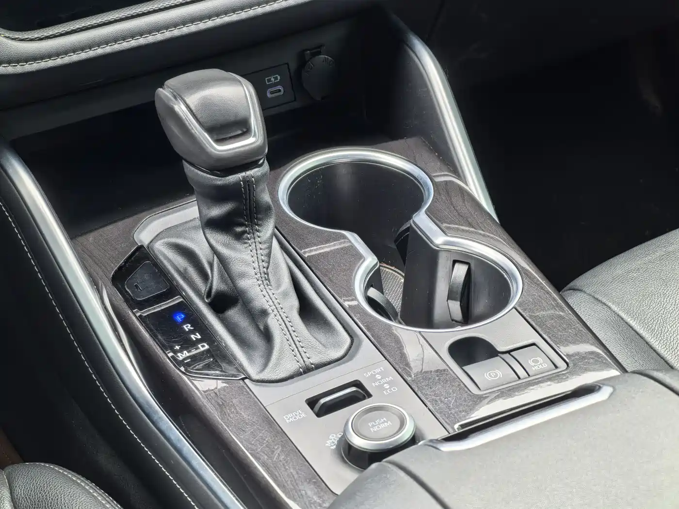 Toyota Crown Kluger 2022 2.0T 4WD Sporty Edition фото 14