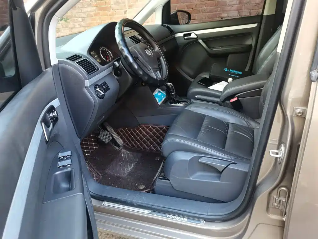 Фото 14 - Volkswagen Touran