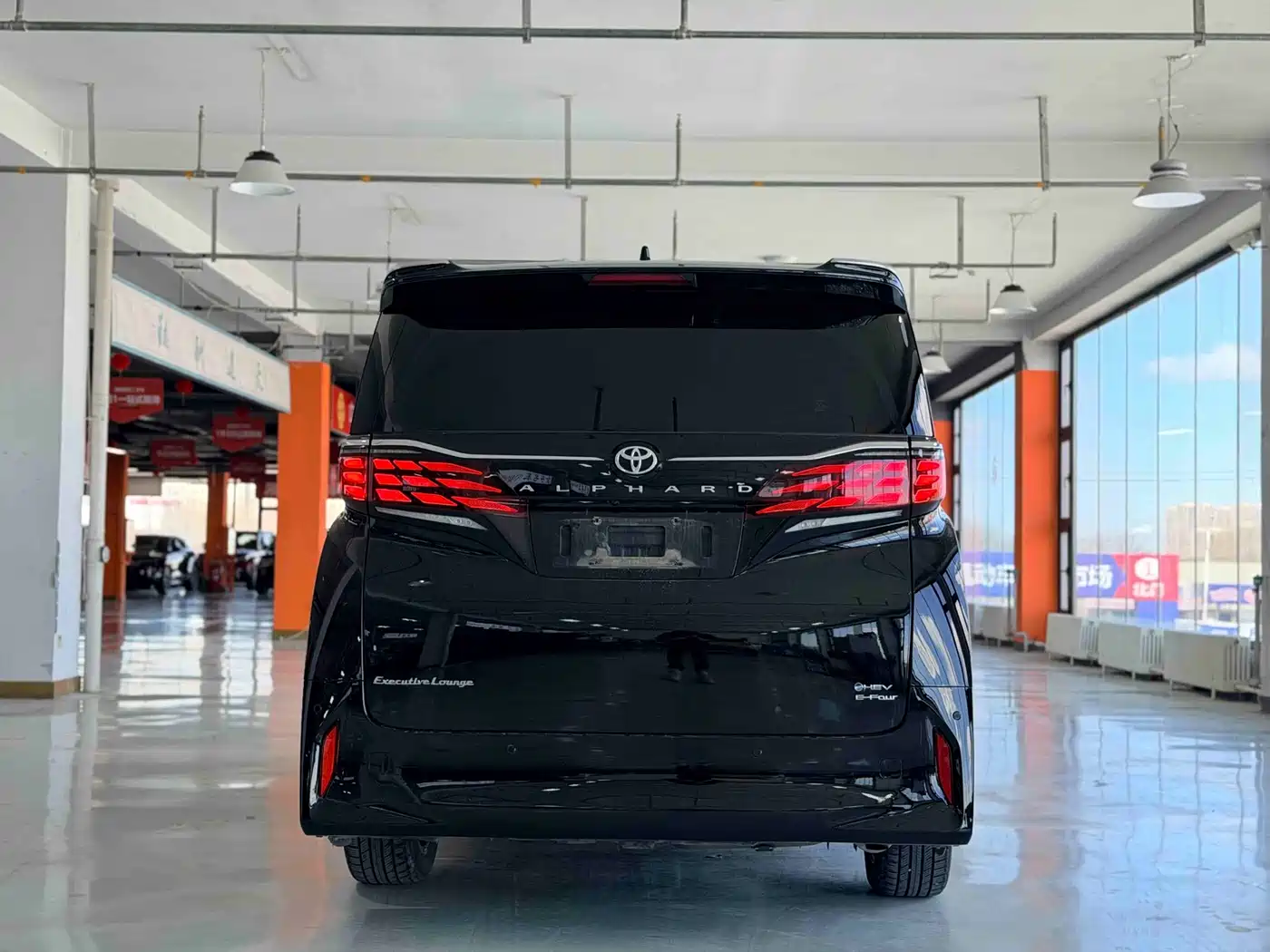 Toyota Alphard 2024 Hybrid 2.5L Ultimate Enjoyment Edition фото 13