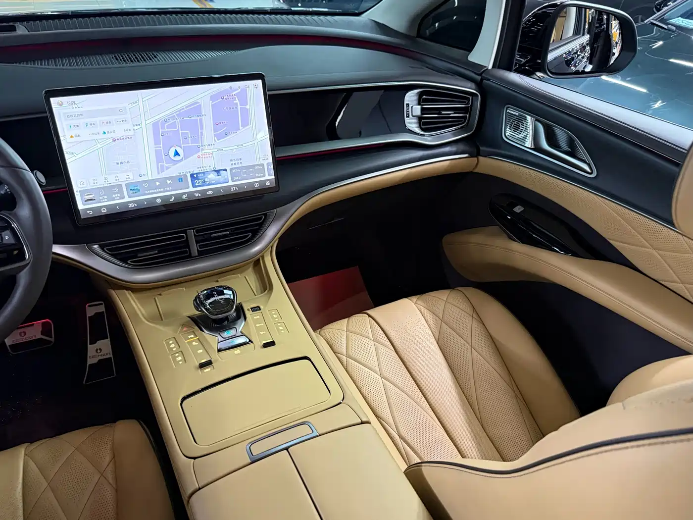 Denza D9 2024 DM-i 980 AWD Prestige фото 13