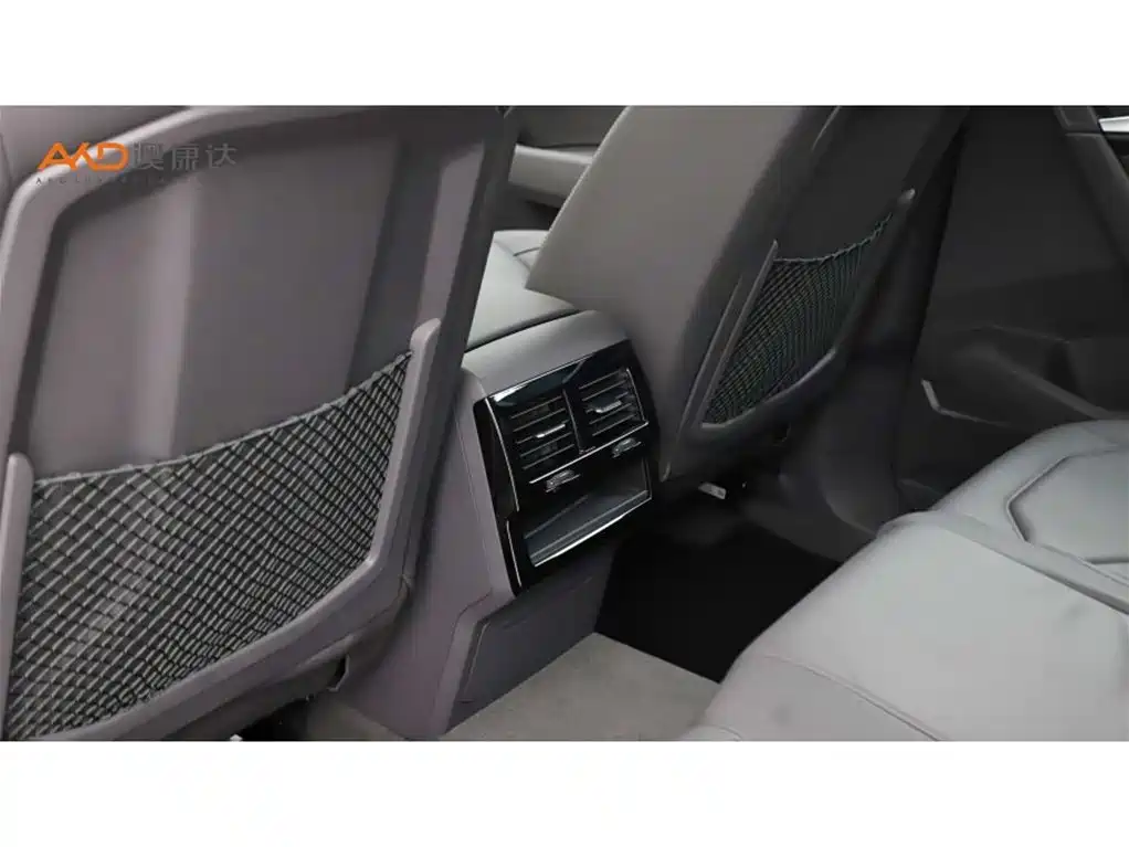 Volkswagen Touareg 2023 3.0TSI R-Line Classic Sports Package фото 9