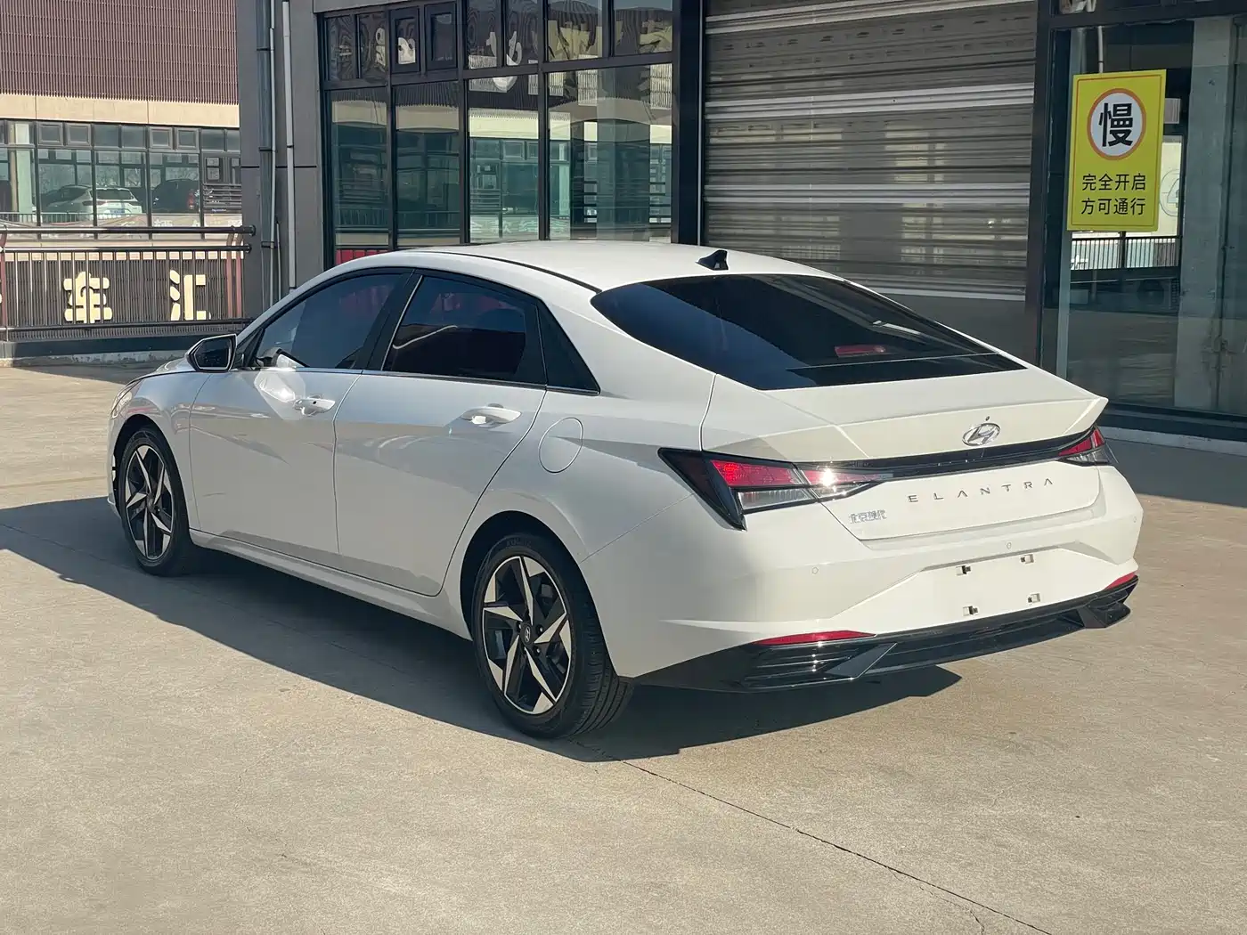 Hyundai Elantra 2021 1.5L CVT GLX Elite Edition фото 5