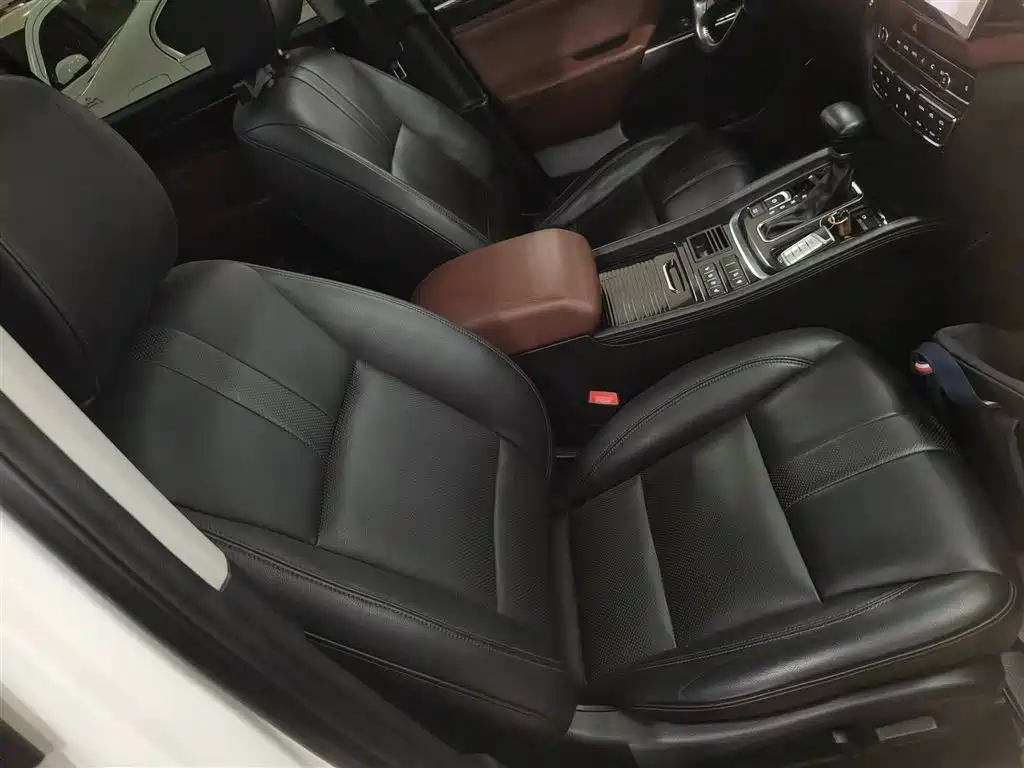 GAC Trumpchi Trumpchi GS8 2017 320T 2WD Luxury Smart Connect (7-seater) фото 4