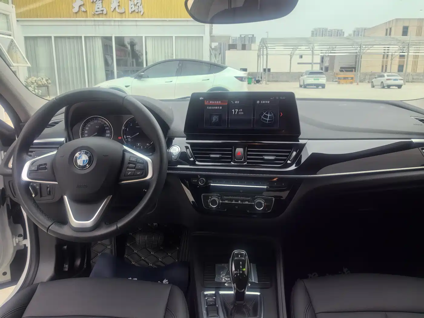 BMW 1 Series 2023 120i M Sport фото 11