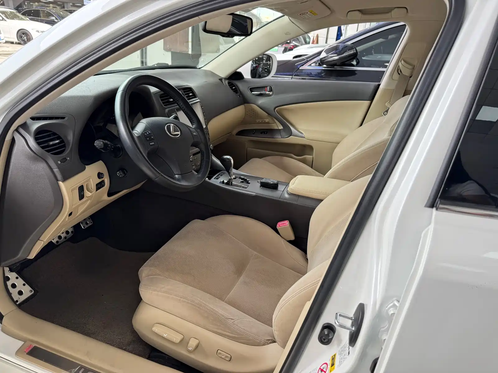 صورة 4 - Lexus IS