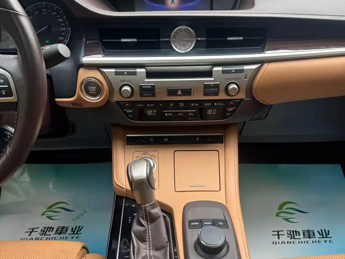 Lexus ES 2015 250 Elegance Edition фото 14