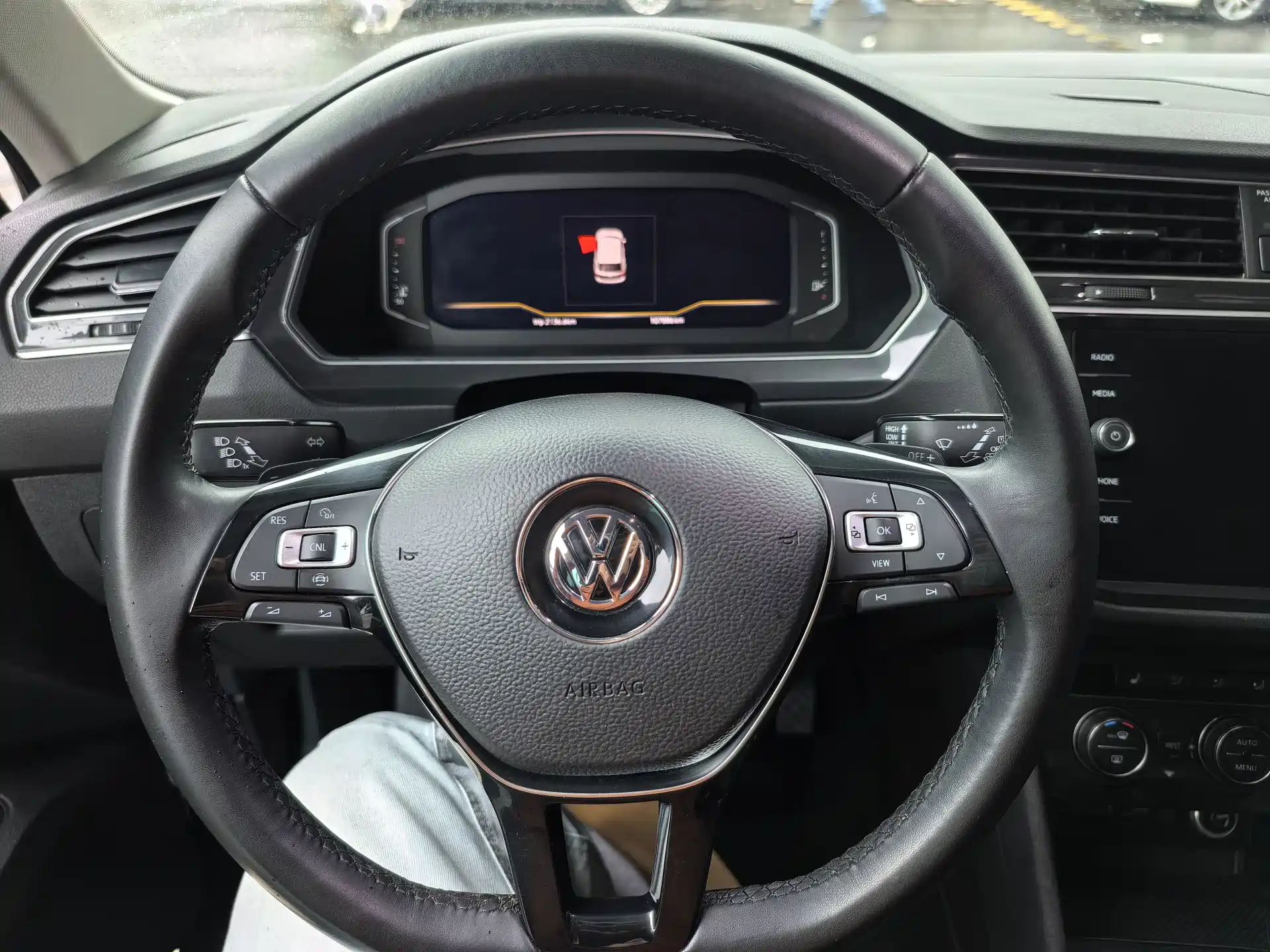 Фото 8 - Volkswagen Tiguan