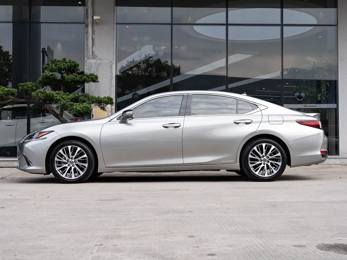 Lexus ES 2018 300h Premium Edition China V фото 4