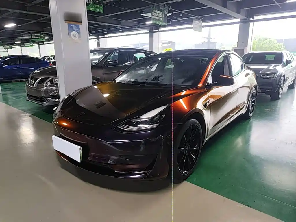 Фото 1 - Tesla Model 3