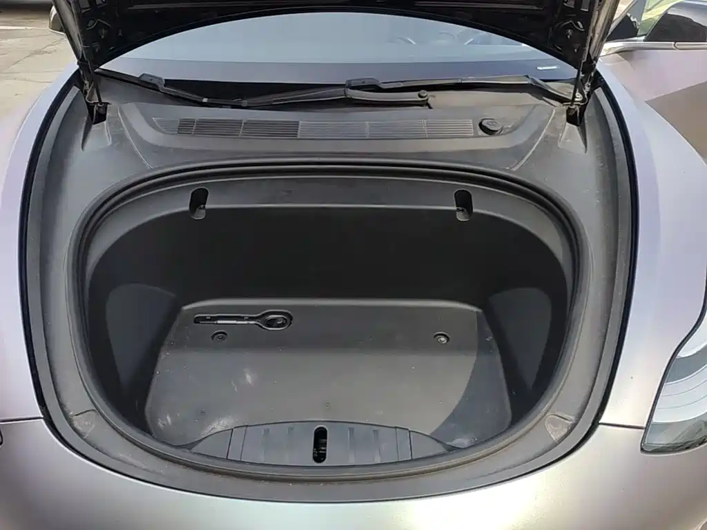 Фото 20 - Tesla Model 3