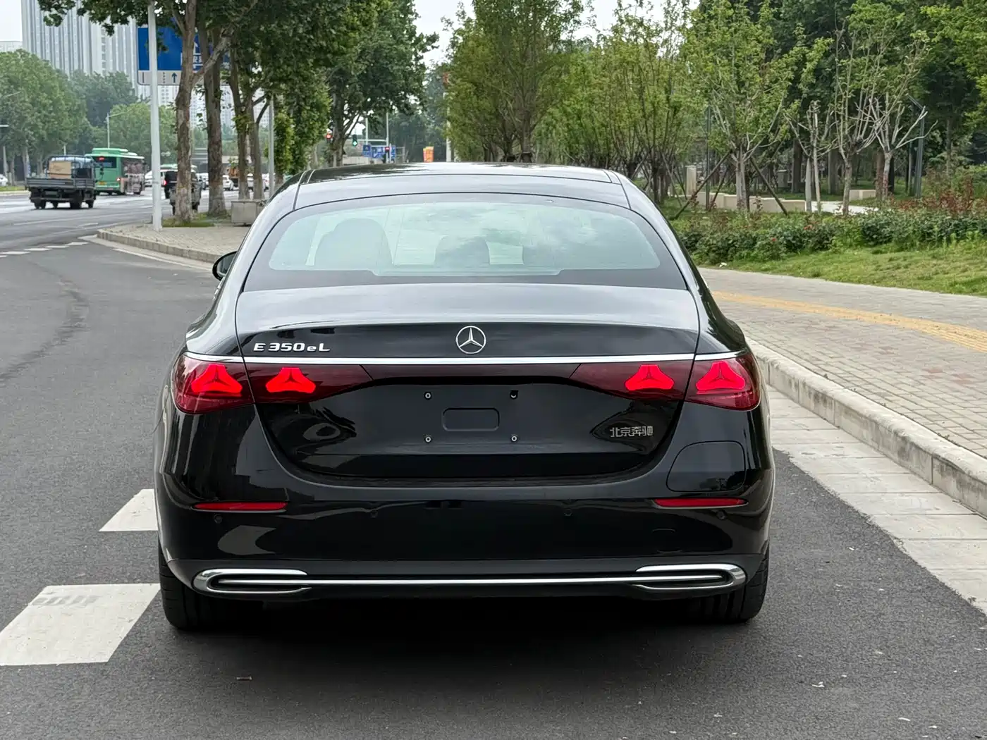 Mercedes-Benz E-Class New Energy 2024 E 350 e L Plug-in Hybrid Sedan фото 5