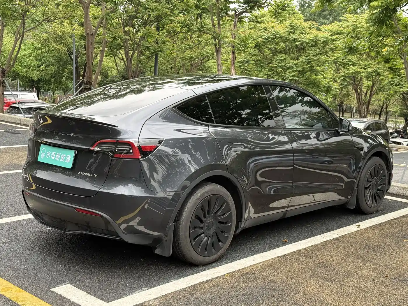 TESLA MODEL Y