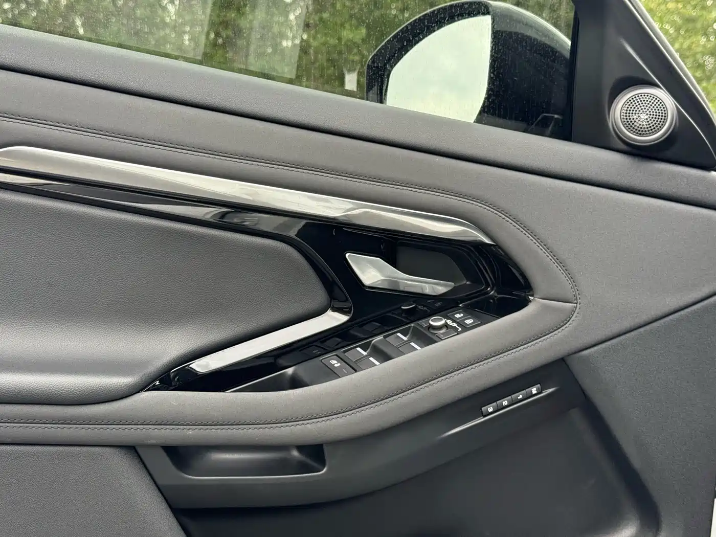 Photo 9 - Land Rover Range Rover Evoque