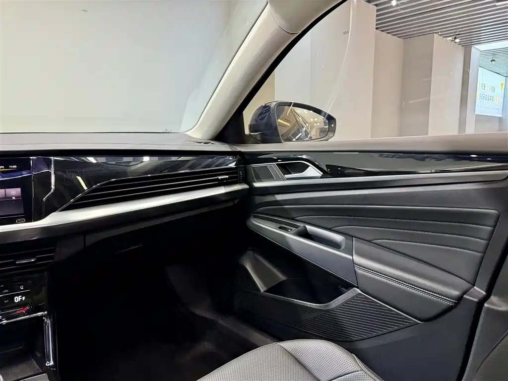 Volkswagen Passat 2025 Outstanding 330TSI Elite Edition фото 29
