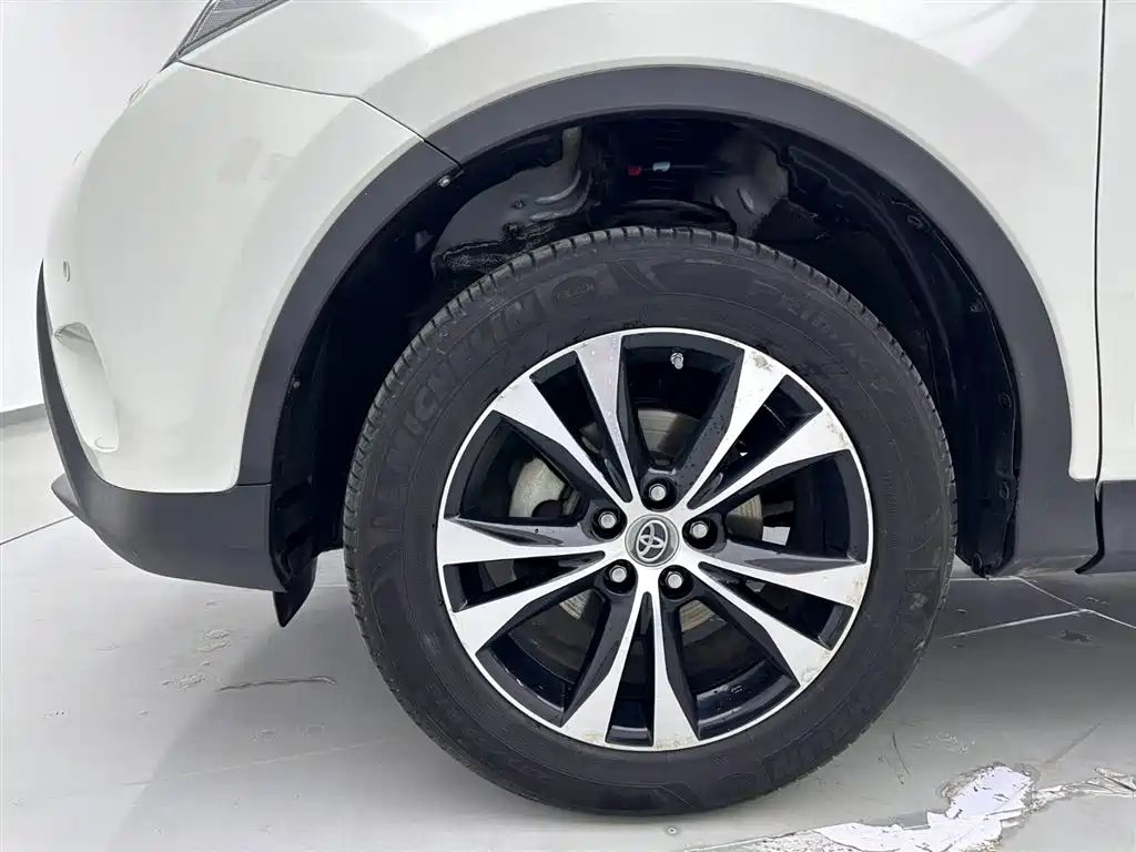 Toyota RAV4 Rongfang 2015 2.5L Automatic 4WD Elite Edition фото 28