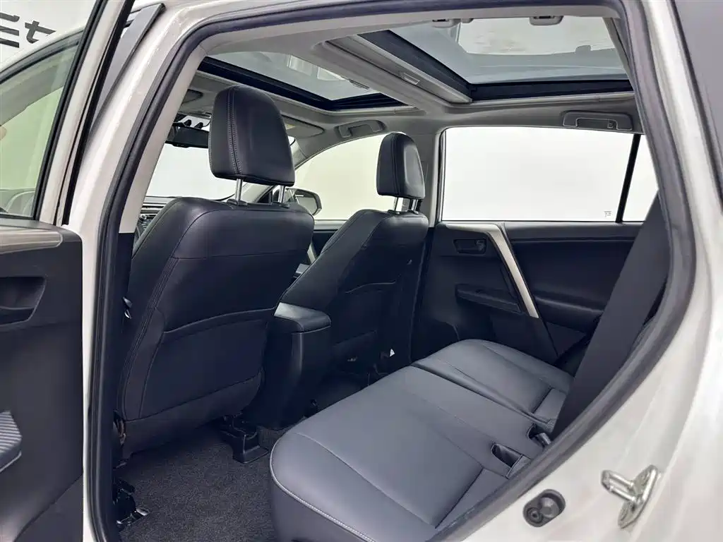 Toyota RAV4 Rongfang 2015 2.5L Automatic 4WD Elite Edition фото 21