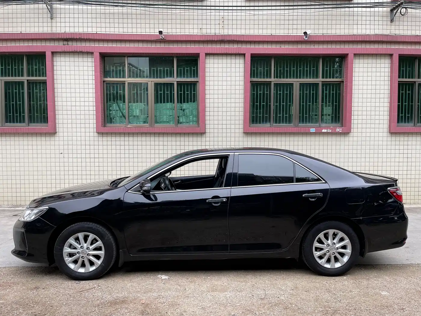 Toyota Camry 2016 2.0G 10th Anniversary Leading Edition фото 16